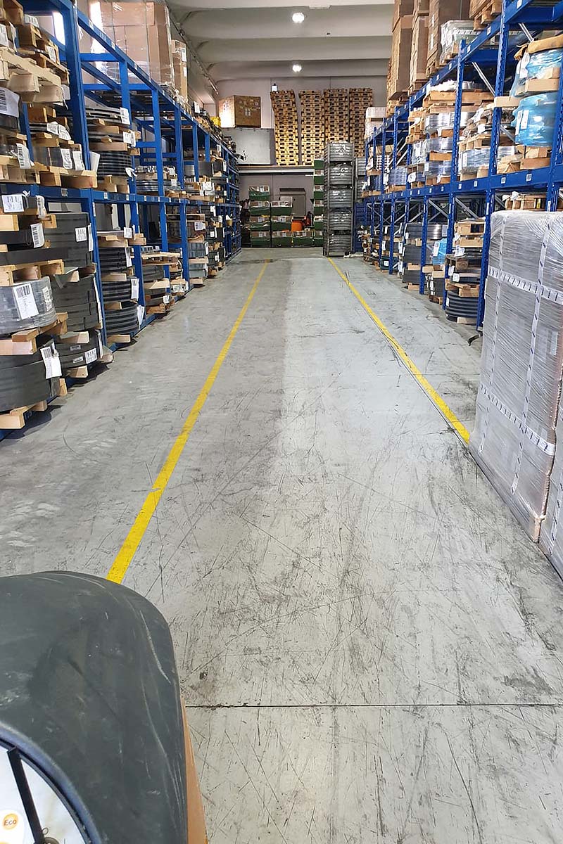 Lucidatura pavimento magazzino industriale Brescia